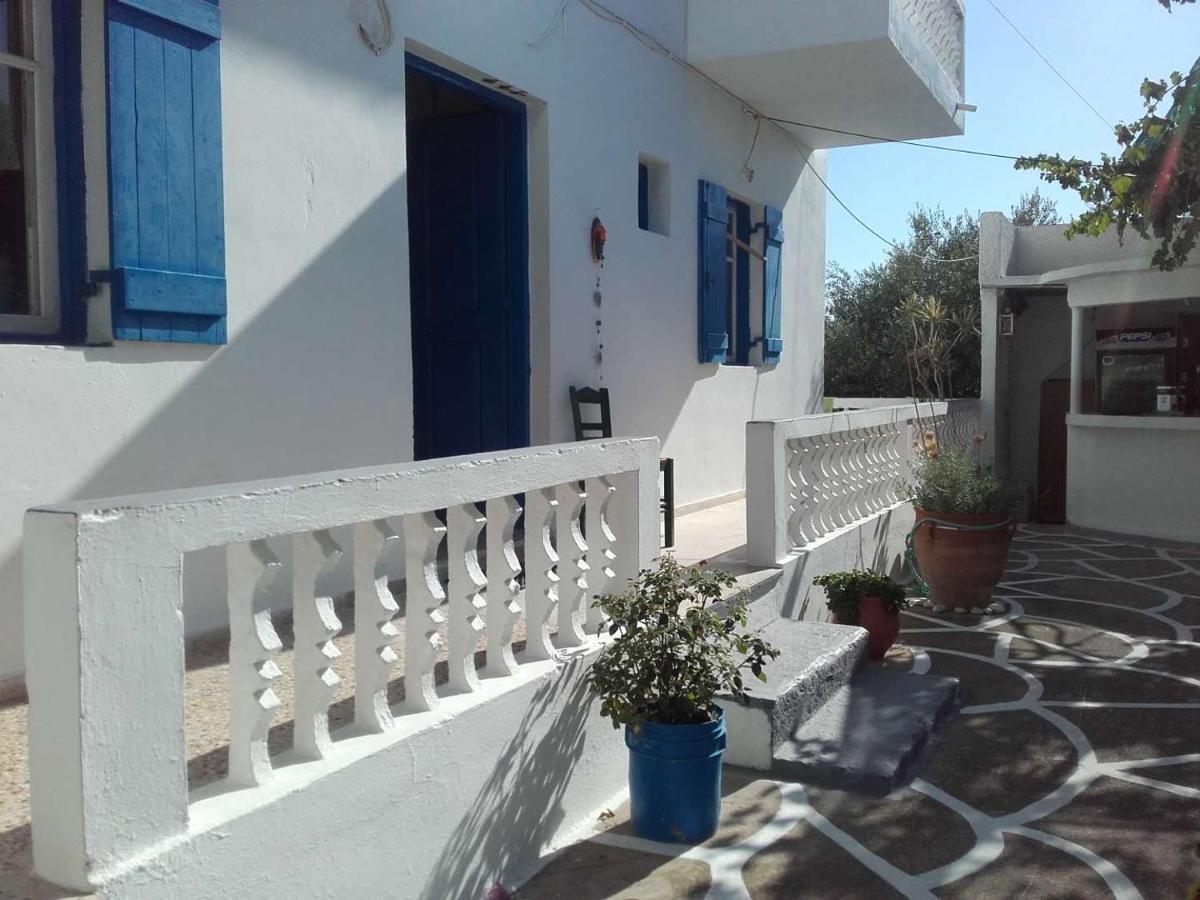 לפקוס קרפתאו Nikos Apartments מראה חיצוני תמונה