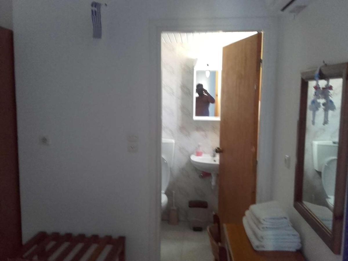 לפקוס קרפתאו Nikos Apartments מראה חיצוני תמונה