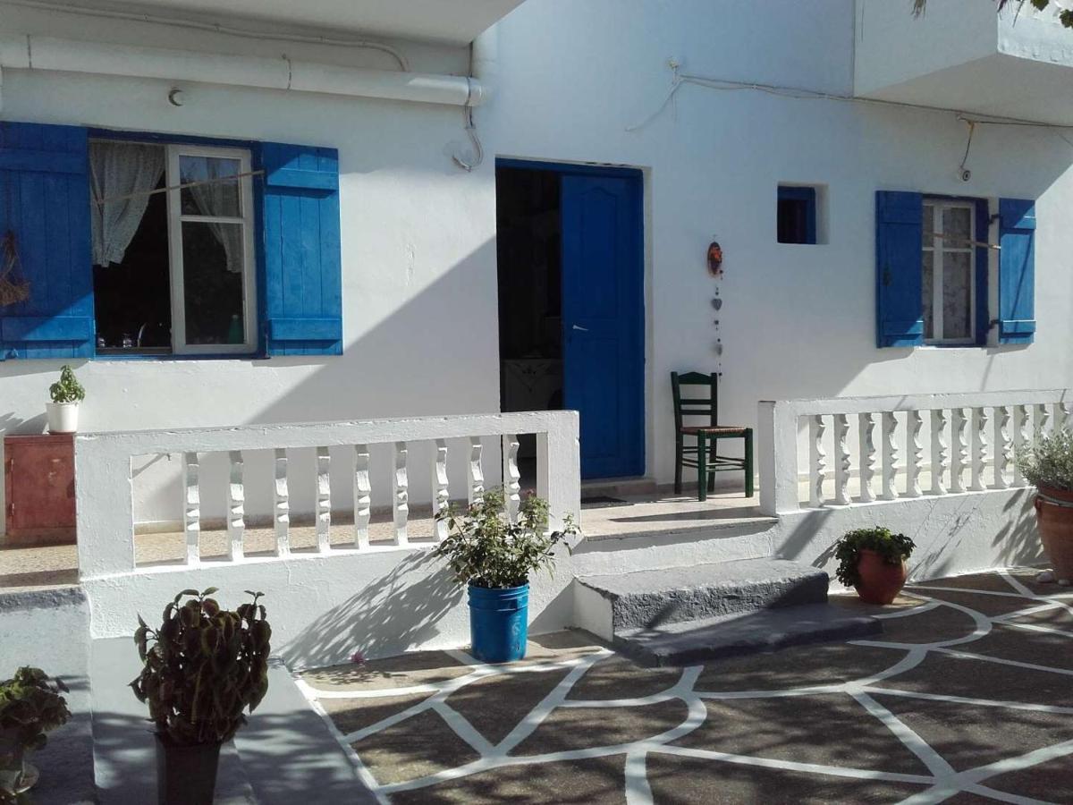 לפקוס קרפתאו Nikos Apartments מראה חיצוני תמונה