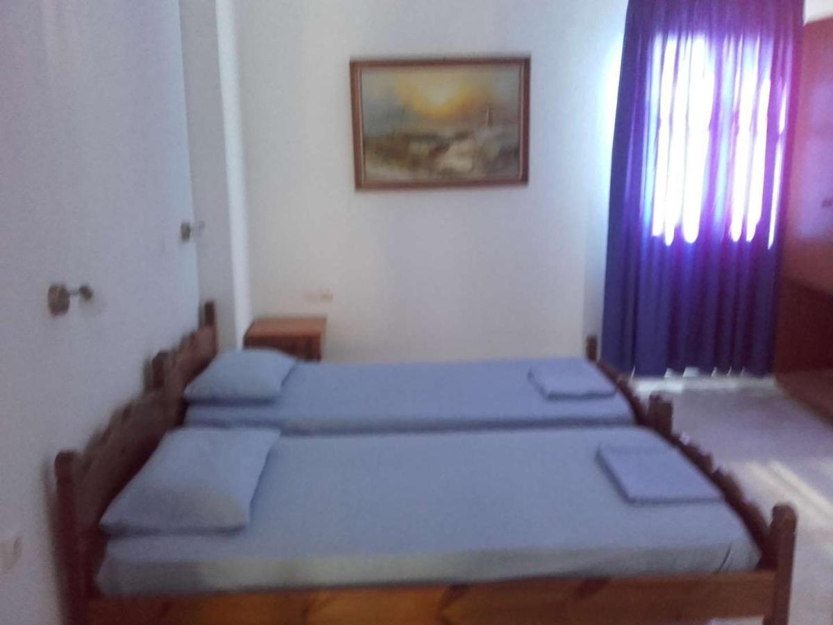 לפקוס קרפתאו Nikos Apartments מראה חיצוני תמונה